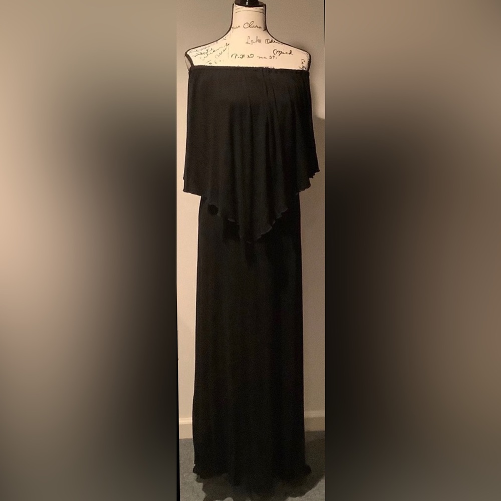 Culture Phit “Ayden” Off The Shoulder Maxi Dress